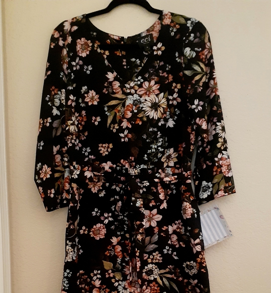SUPER CUTE! FLORAL JUMPSUIT ๐พ๐บ - Picture 6 of 8
